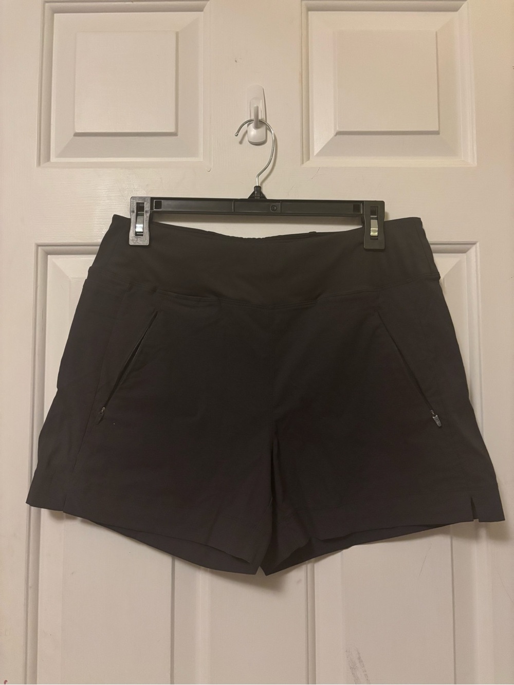CRZ YOGA Women's Athletic Shorts Black Size 8